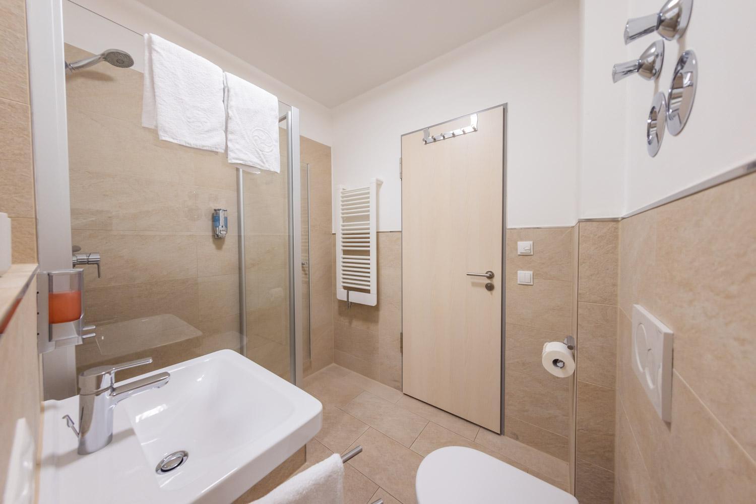 Hotel Freischuetz ลันด์สฮูท ภายนอก รูปภาพ