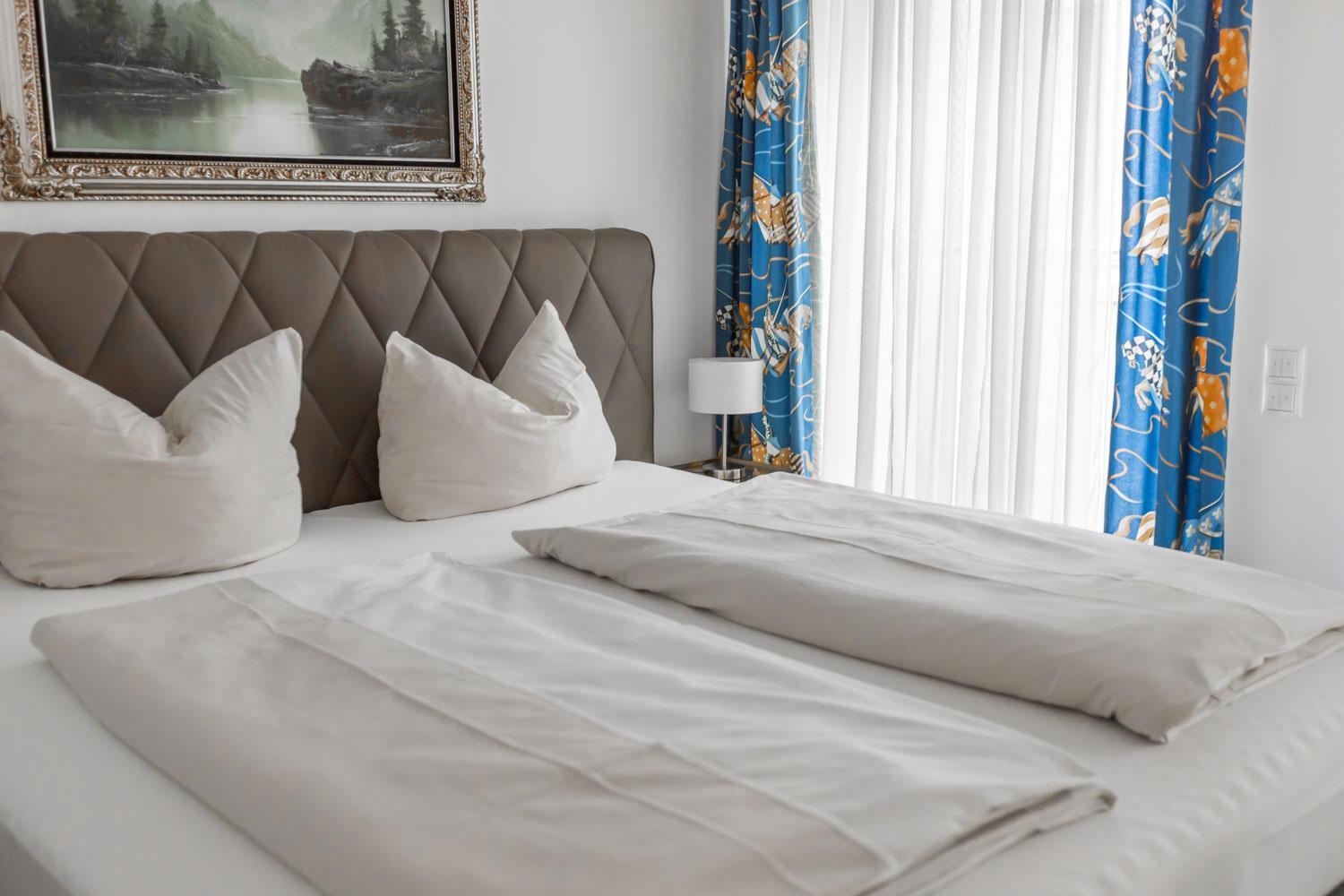 Hotel Freischuetz ลันด์สฮูท ภายนอก รูปภาพ