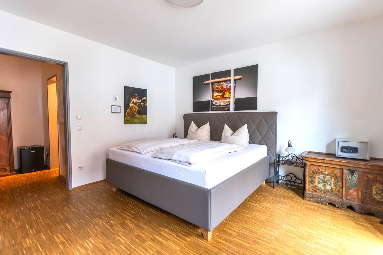 Hotel Freischuetz ลันด์สฮูท ภายนอก รูปภาพ
