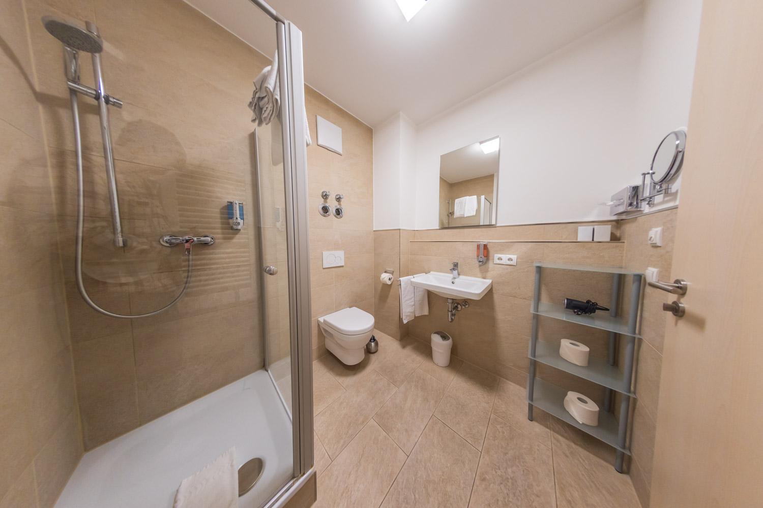 Hotel Freischuetz ลันด์สฮูท ภายนอก รูปภาพ