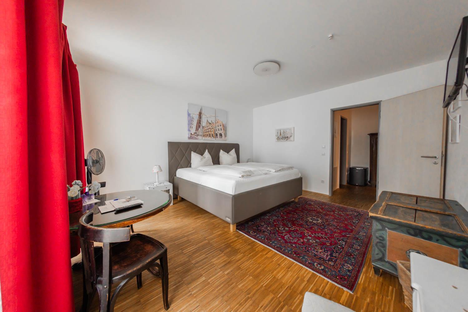 Hotel Freischuetz ลันด์สฮูท ภายนอก รูปภาพ