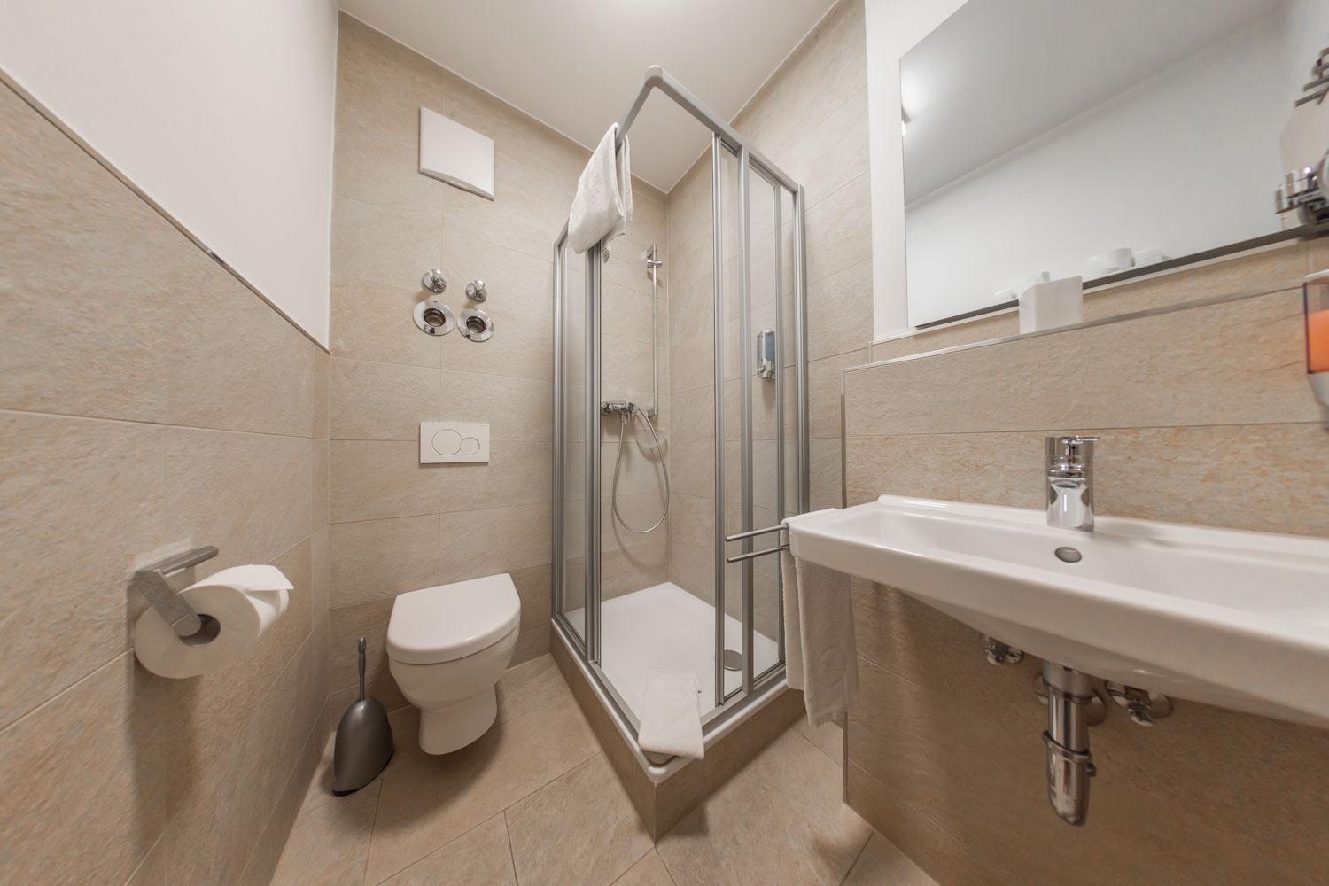 Hotel Freischuetz ลันด์สฮูท ภายนอก รูปภาพ