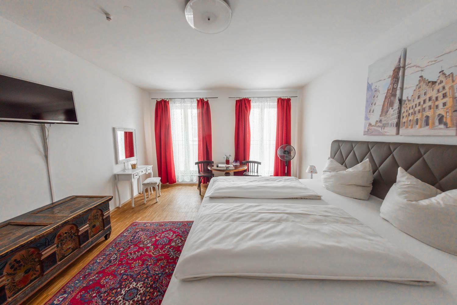 Hotel Freischuetz ลันด์สฮูท ภายนอก รูปภาพ