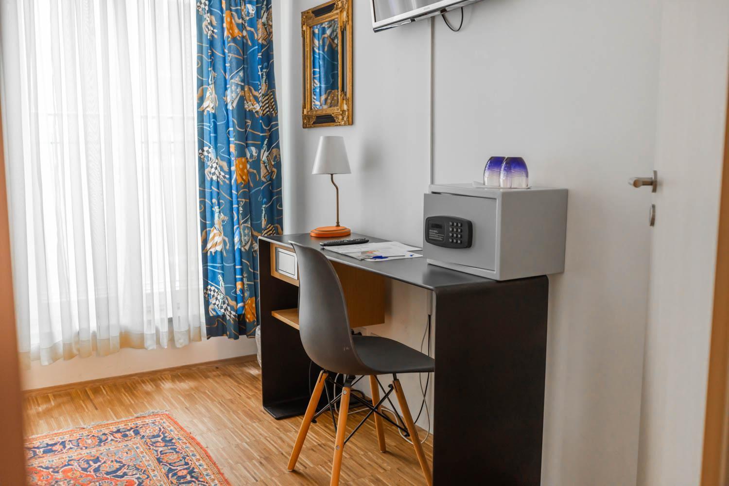 Hotel Freischuetz ลันด์สฮูท ภายนอก รูปภาพ